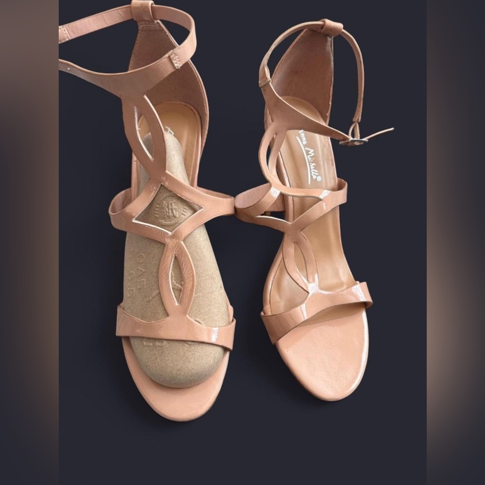 Elegant Tan Strappy Sandals